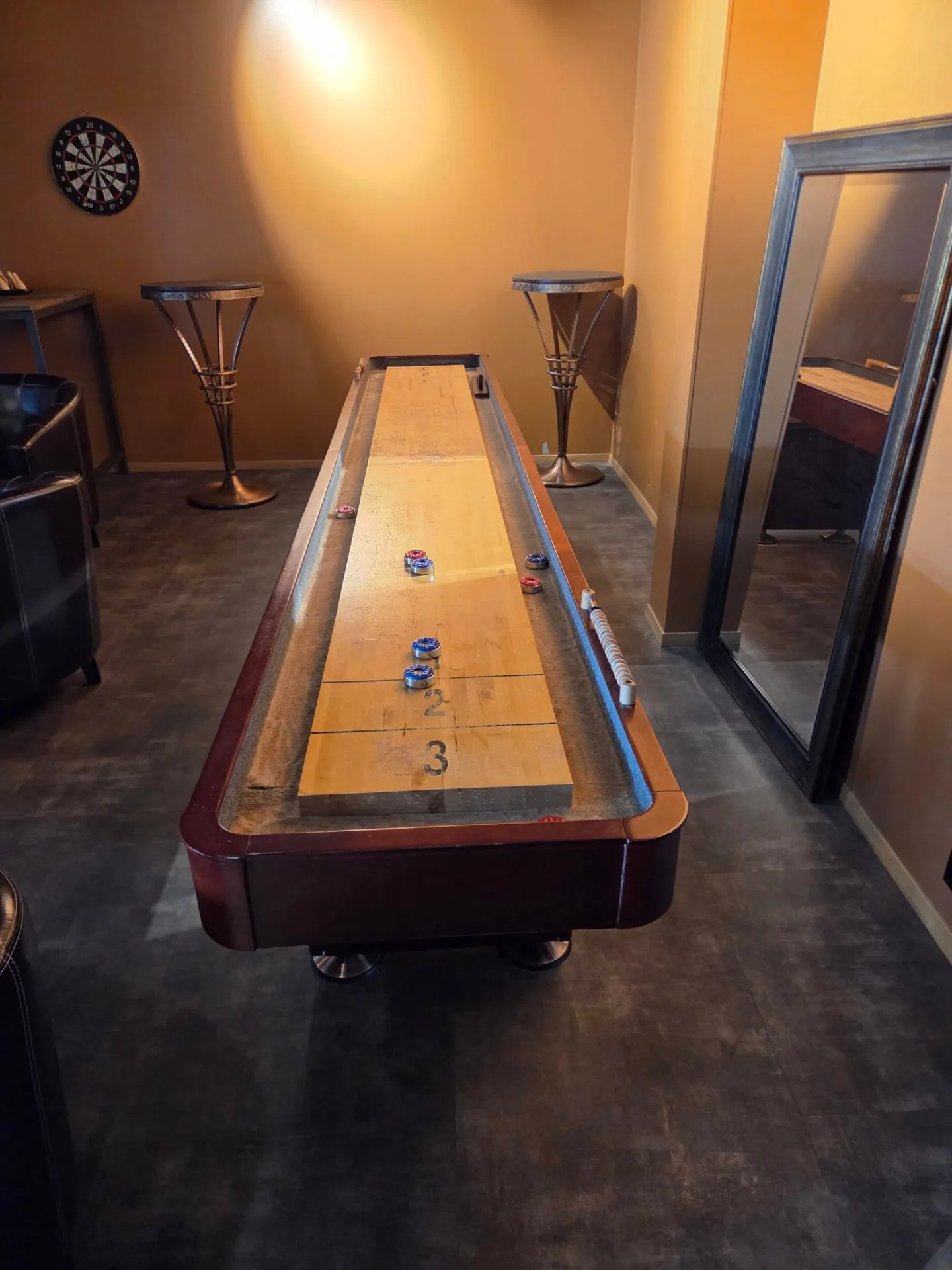 Shuffleboard i spillhjørnet